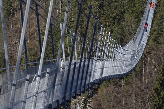 Fußgängerhängebrücke "highline179" bei Reutte in Tirol.