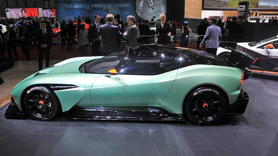 Aston Martin zeigt auf dem Genfer Salon mit dem Vulcan einen spektakulären Supersportwagen.