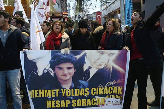 Demonstration für den 16-jährigen Schüler Mehmet Emin Altunses, der wegen Präsidentenbeleidigung angeklagt ist.