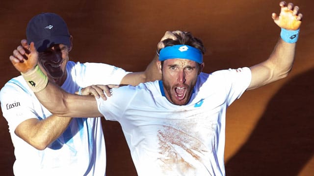 Der Argentinier Leonardo Mayer (re.) schreibt in der Davis-Cup-Partie gegen Brasilien Tennis-Geschichte. Der Argentinier Leonardo Mayer (re.) schreibt in der Davis-Cup-Partie gegen Brasilien Tennis-Geschichte.