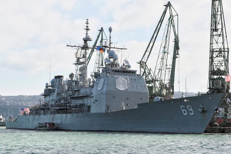 Die USS Milius im Hafen der bulgarischen Stadt Warna im Schwarzen Meer.