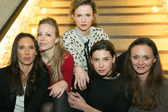 Sie sorgen ab Mai auch in Deutschland für Zündstoff: Die "Vorstadtweiber" Maria Köstlinger, Nina Proll, Adina Vetter, Martina Ebm und Gerti Drassl (v. li.).