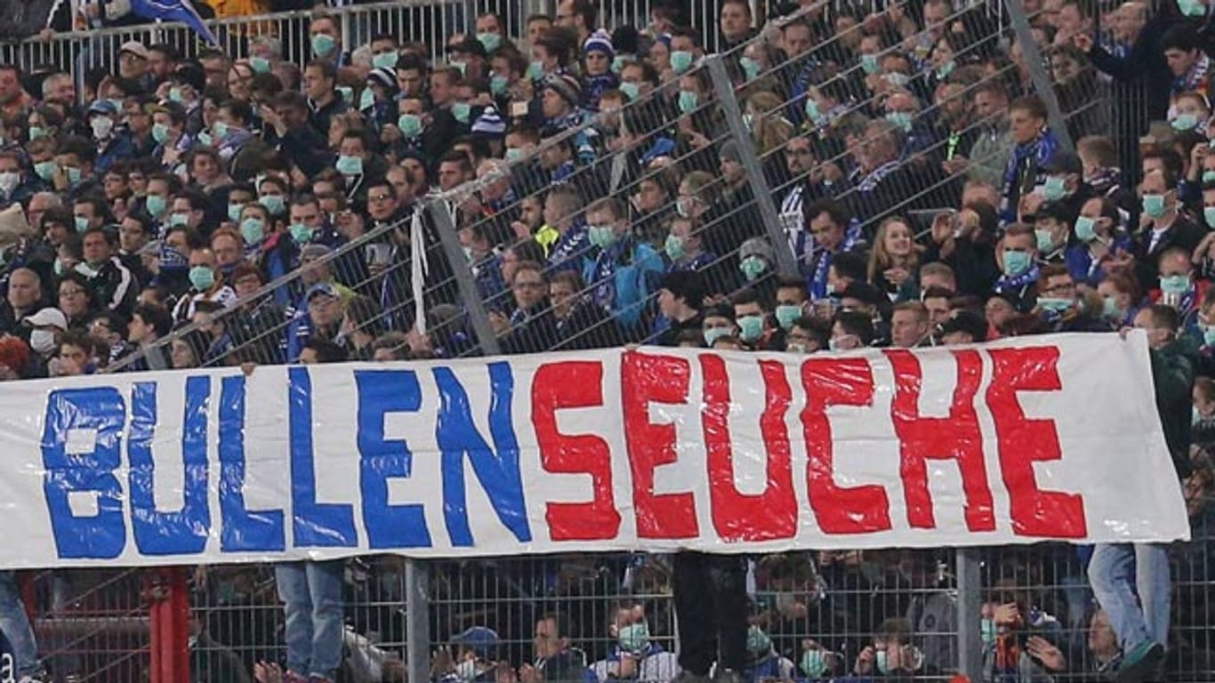 Plakat von Karlsruher Fans gegen RB Leipzig.