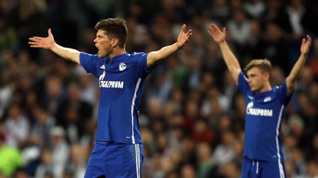 Klaas-Jan Huntelaar (vorne) und Co. ärgern sich über das Ausscheiden gegen Real Madrid. Klaas-Jan Huntelaar (vorne) und Co. ärgern sich über das Ausscheiden gegen Real Madrid.