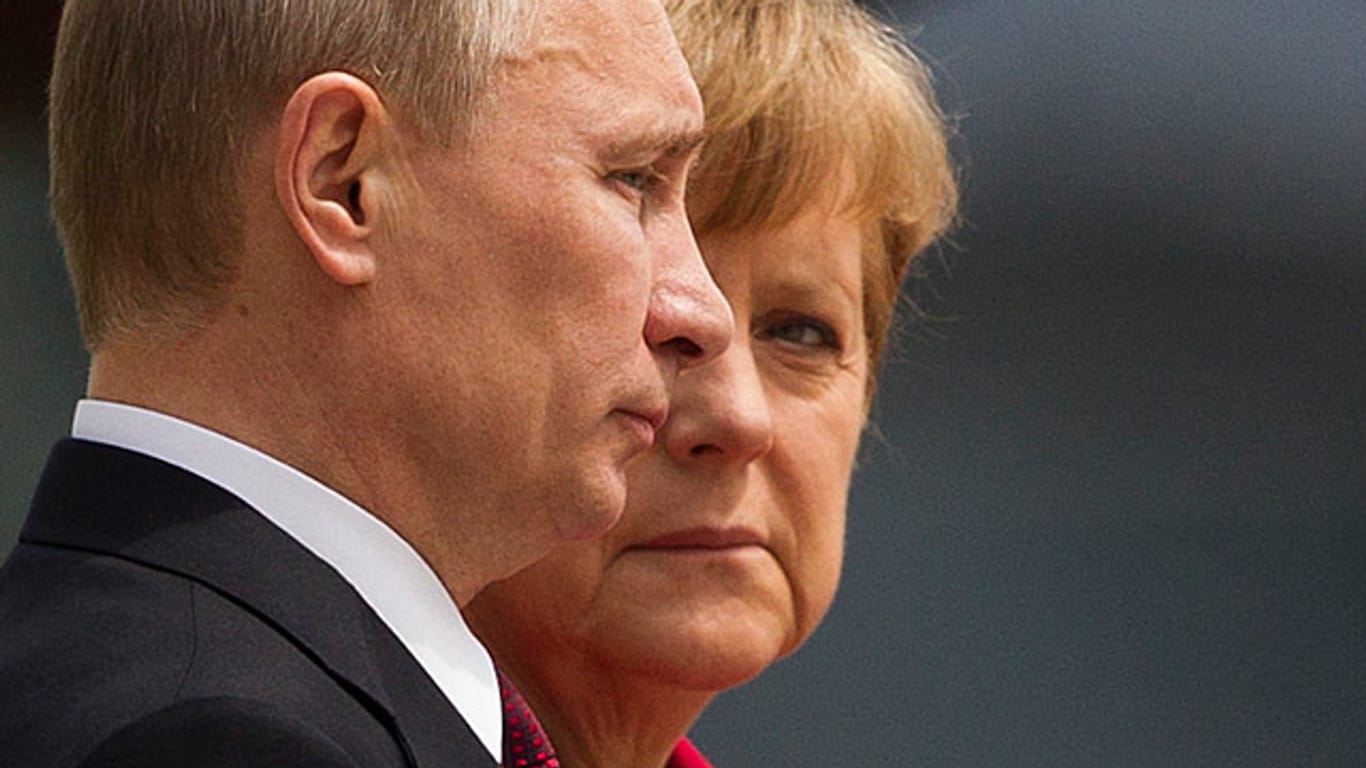 Angela Merkel gibt Wladimir Putin einen Korb.