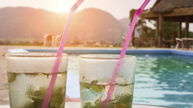 Drinks am Pool - checken Sie vorher besser, ob diese wirklich inkludiert sind.