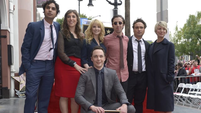 Jim Parsons im Kreise seiner "Big Bang"-Familie