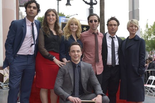 Jim Parsons im Kreise seiner "Big Bang"-Familie