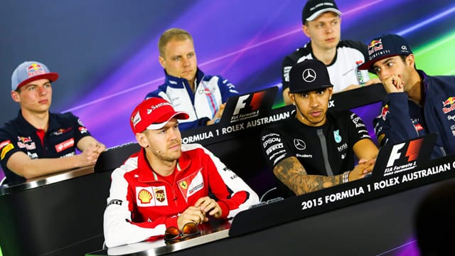 Bei der ersten Pressekonferenz in Melbourne sind Max Verstappen, Valtteri Bottas, Kevin Magnussen (oben v.li.n.re.), Sebastian Vettel, Lewis Hamilton und Daniel Ricciardo anwesend (unten, v. li.n.re.).