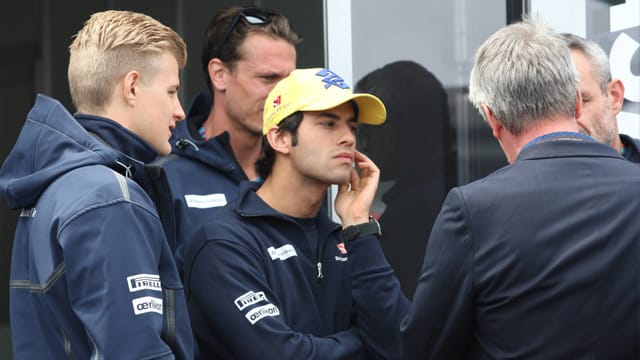 Marcus Ericsson (li.) und Felipe Nasr (Mitte) in Melbourne.