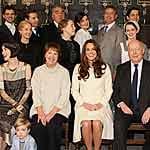 Gruppenbild mit Herzogin: Kate posiert am 12. März 2015 mit Schauspielern, Crew und Produzenten der britischen Erfolgsserie "Downton Abbey".