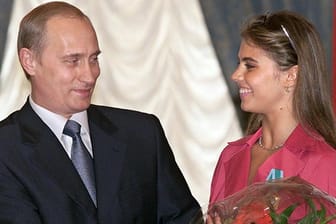 Sind sie ein Paar? Wladimir Putin und Alina Kabajewa.