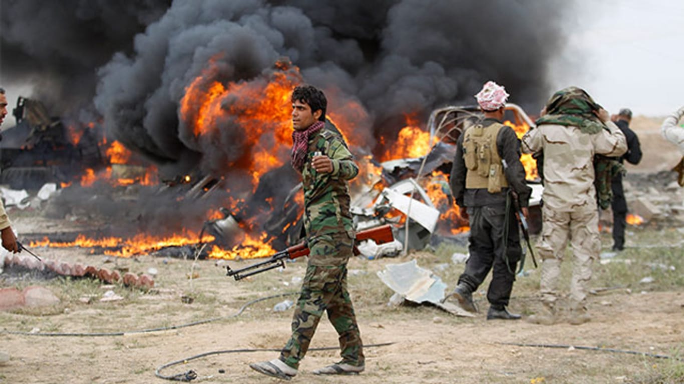 Verzweifelter Kampf um Tikrit: Ein Selbstmordattentäter ist in die Stellung einer Schiitenmiliz gerast.