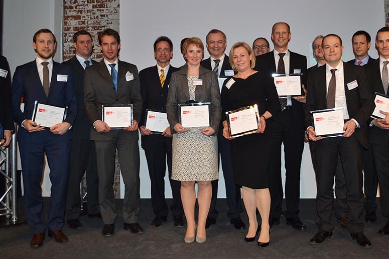 Die diesjährigen Gewinner der Morningstar-Awards freuen sich über die Auszeichnung. Die diesjährigen Gewinner der Morningstar-Awards freuen sich über die Auszeichnung.