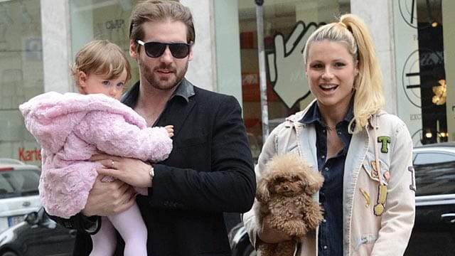 Gut gelaunt in Mailand unterwegs: Michelle Hunziker, Tomaso Trussardi und die kleine Sole.