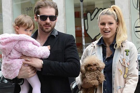 Gut gelaunt in Mailand unterwegs: Michelle Hunziker, Tomaso Trussardi und die kleine Sole.