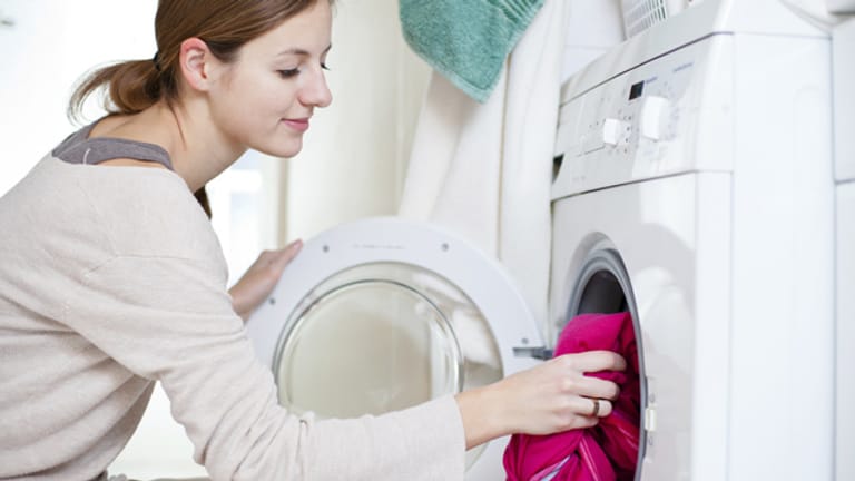 Lassen Sie die Tür nach der Wäsche einen Spalt geöffnet, damit die Waschmaschine trocknen kann.