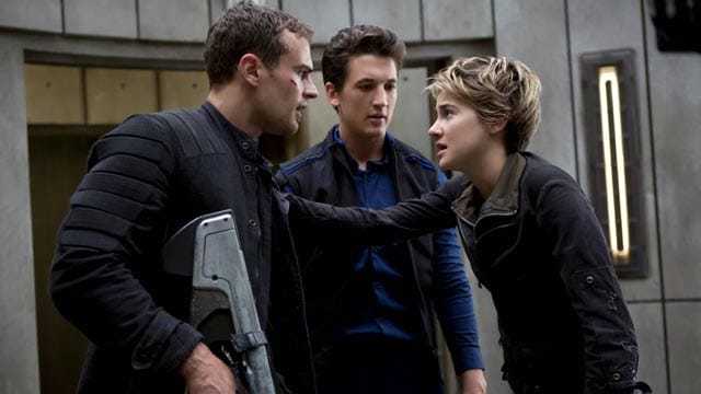 Four (Theo James), Peter (Miles Teller) und Tris (Shailene Woodley, v.li.).