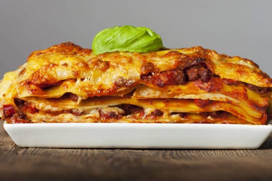 Die klassische Bolognese-Lasagne lässt sich auch gut mit anderen Zutaten variieren.