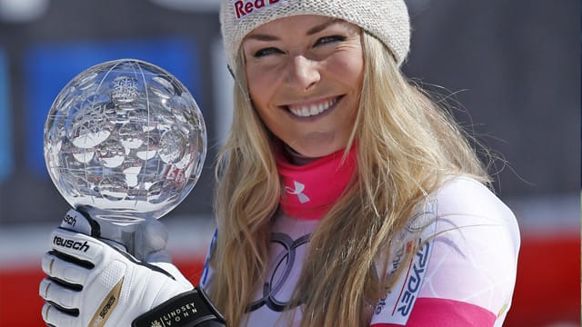 Lindsey Vonn jubelt über den Sieg im Abfahrtsweltcup.