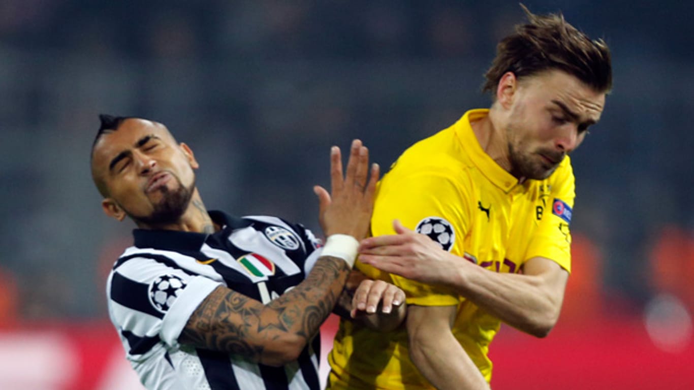 Marcel Schmelzer (li. im Zweikampf mit Aturo Vidal) verletzte sich im Spiel gegen Juventus Turin.