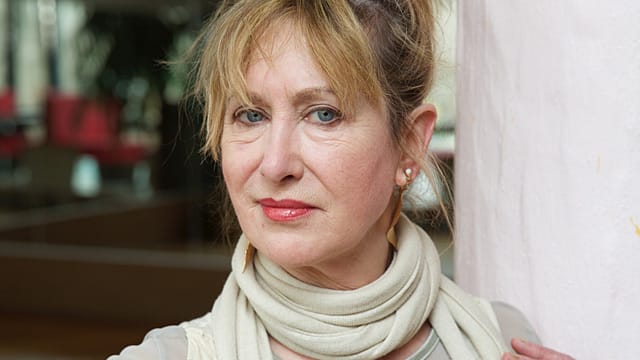 Beatrice Richter trauert um ihre verstorbene Mutter.
