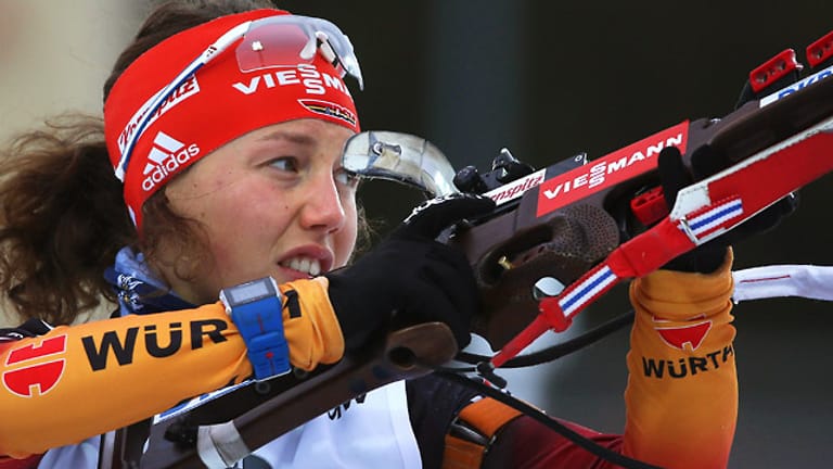 Laura Dahlmeier belegt bei der Biathlon-Verfolgung in Chanty-Mansijsk Platz zwei.