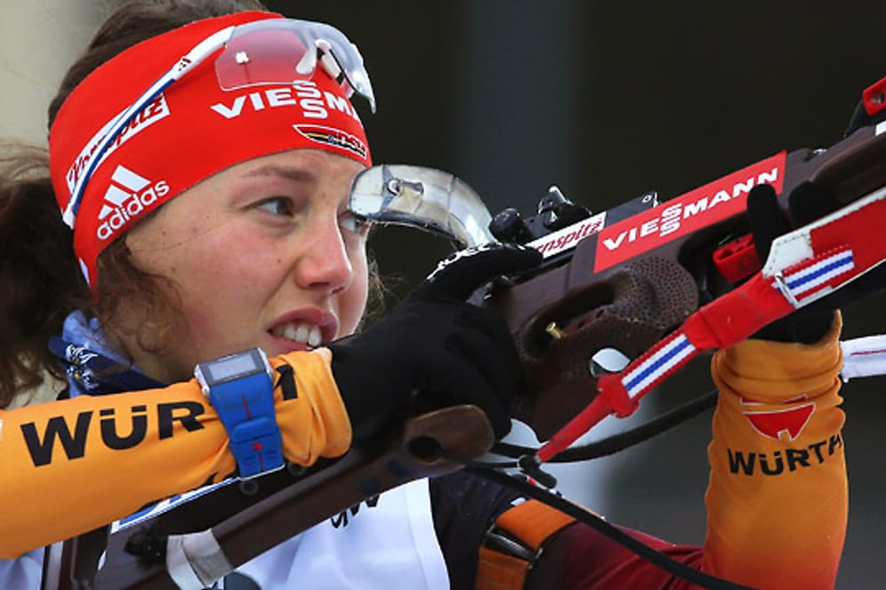 Laura Dahlmeier belegt bei der Biathlon-Verfolgung in Chanty-Mansijsk Platz zwei.