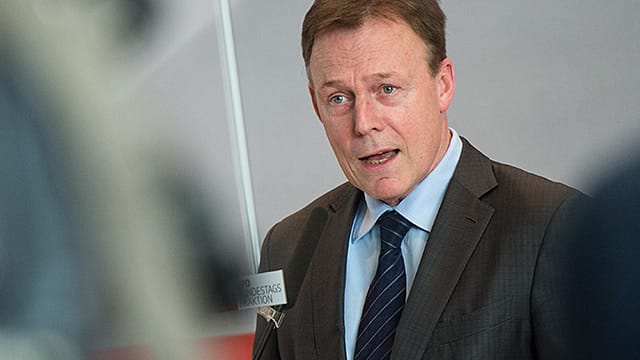 SPD-Fraktionschef Oppermann stellt Bedingungen für weitere Griechenland-Hilfen.