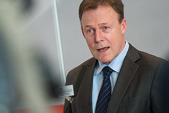 SPD-Fraktionschef Oppermann stellt Bedingungen für weitere Griechenland-Hilfen.