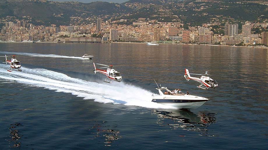 Neben den rund 50 Linienflügen pro Tag vom und zum Internationalen Flughafen in Nizza bietet Heli Air Monaco auch individuelle Rundflüge, …