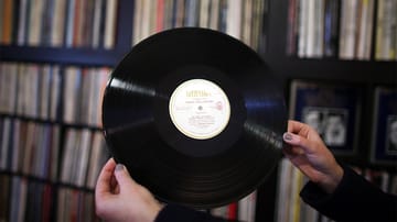 "Viele junge Leute kennen Vinyl gar nicht, legen dann zum ersten Mal eine Platte auf und denken: Wahnsinn, klingt das gut", sagt Benno Salgert, Mitinhaber eines der ältesten Hifi-Läden in Deutschland.