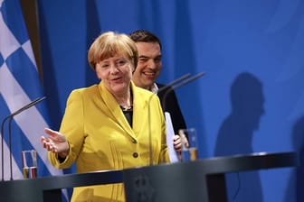 Griechenlands Ministerpräsident Alexis Tsipras mit Bundeskanzlerin Angela Merkel.
