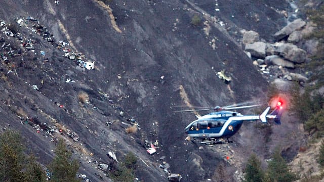 Das Bild zeigt das Ausmaß der Zerstörung an der Unglücksstelle in Frankreich.