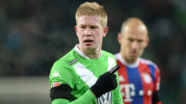 Möglicher Nachfolger: Kevin De Bruyne wird mit dem FC Bayern ins Gespräch gebracht - als Ersatz für Arjen Robben (hinten). Möglicher Nachfolger: Kevin De Bruyne wird mit dem FC Bayern ins Gespräch gebracht - als Ersatz für Arjen Robben (hinten).