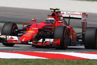 Kimi Räikkönen ist am Freitag schneller als Sebastian Vettel.