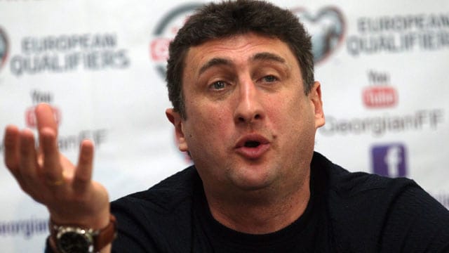 Georgiens Nationaltrainer Kachaber Zchadadse bestritt in seiner aktiven Zeit 73 Bundesligaspiele für Eintracht Frankfurt. Georgiens Nationaltrainer Kachaber Zchadadse bestritt in seiner aktiven Zeit 73 Bundesligaspiele für Eintracht Frankfurt.