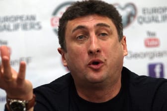 Georgiens Nationaltrainer Kachaber Zchadadse bestritt in seiner aktiven Zeit 73 Bundesligaspiele für Eintracht Frankfurt.