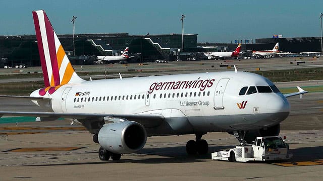 Nach der Germanwings-Katastrophe hat ein Pilot seine Fluggäste mit einfühlsamen Worten beruhigt. Nach der Germanwings-Katastrophe hat ein Pilot seine Fluggäste mit einfühlsamen Worten beruhigt.
