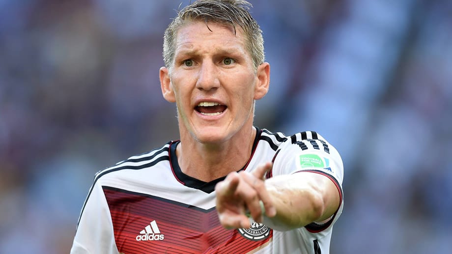 Bastian Schweinsteiger führt die DFB-Auswahl in Georgien als Kapitän auf den Platz. Bastian Schweinsteiger führt die DFB-Auswahl in Georgien als Kapitän auf den Platz.