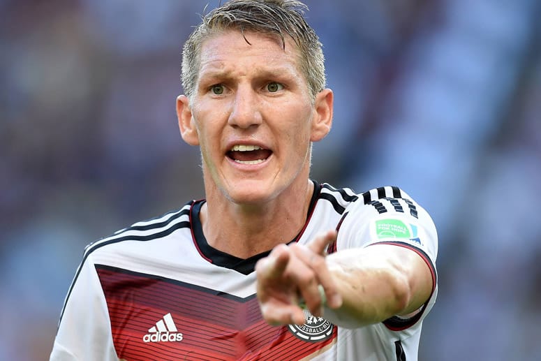 Bastian Schweinsteiger führt die DFB-Auswahl in Georgien als Kapitän auf den Platz.