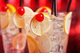Gin, Soda und Zitrone sind Basics für den Cocktail-Klassiker Tom Collins.