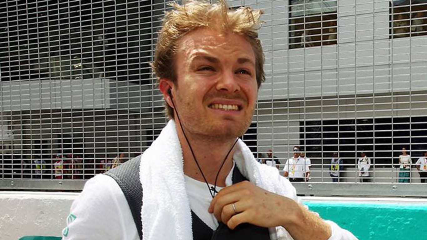 Nico Rosberg gerät gegen Lewis Hamilton immer mehr ins Hintertreffen.