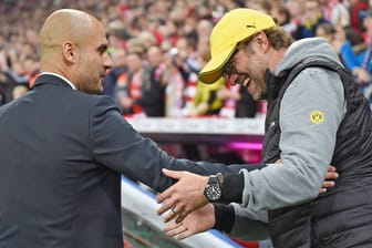Bayern-Coach Pep Guardiola (li.) und BVB-Trainer Jürgen Klopp spielen beim Gehalt in einer eigenen Liga.