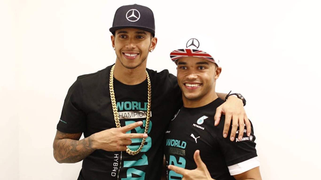 Formel-1- Weltmeister Lewis Hamilton (li.) und sein Bruder Nicolas