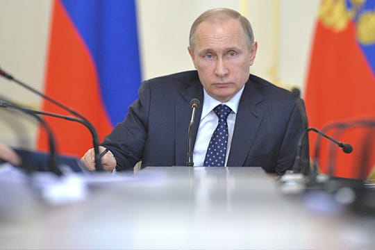 Wladimir Putin lässt im Konflikt um die Ukraine die Muskeln spielen.