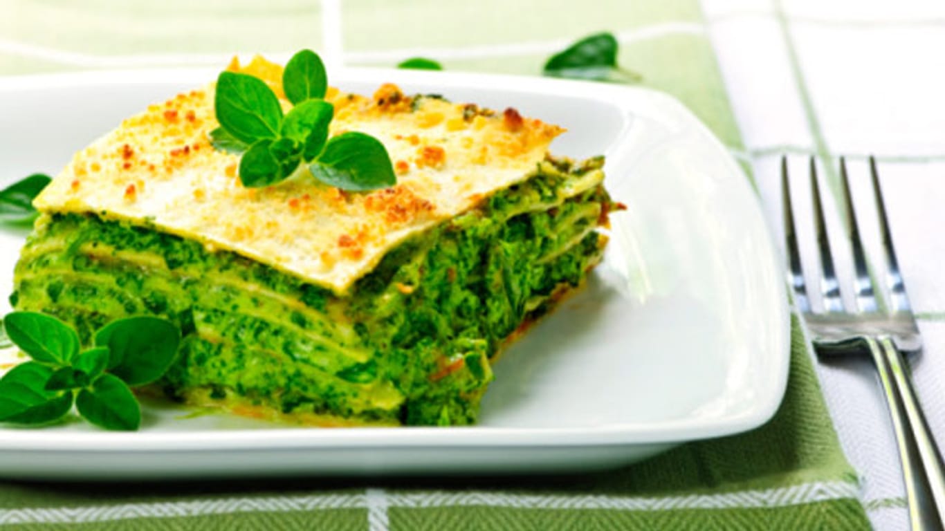 Eine vegetarische Lasagne mit Mangold und Spinat ist nicht nur lecker, sondern auch gesund.