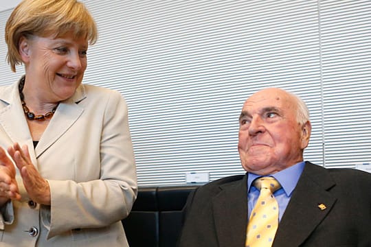 Merkel wird Altkanzler Kohl in ihrem Regierungsstil immer ähnlicher, findet ein Historiker.