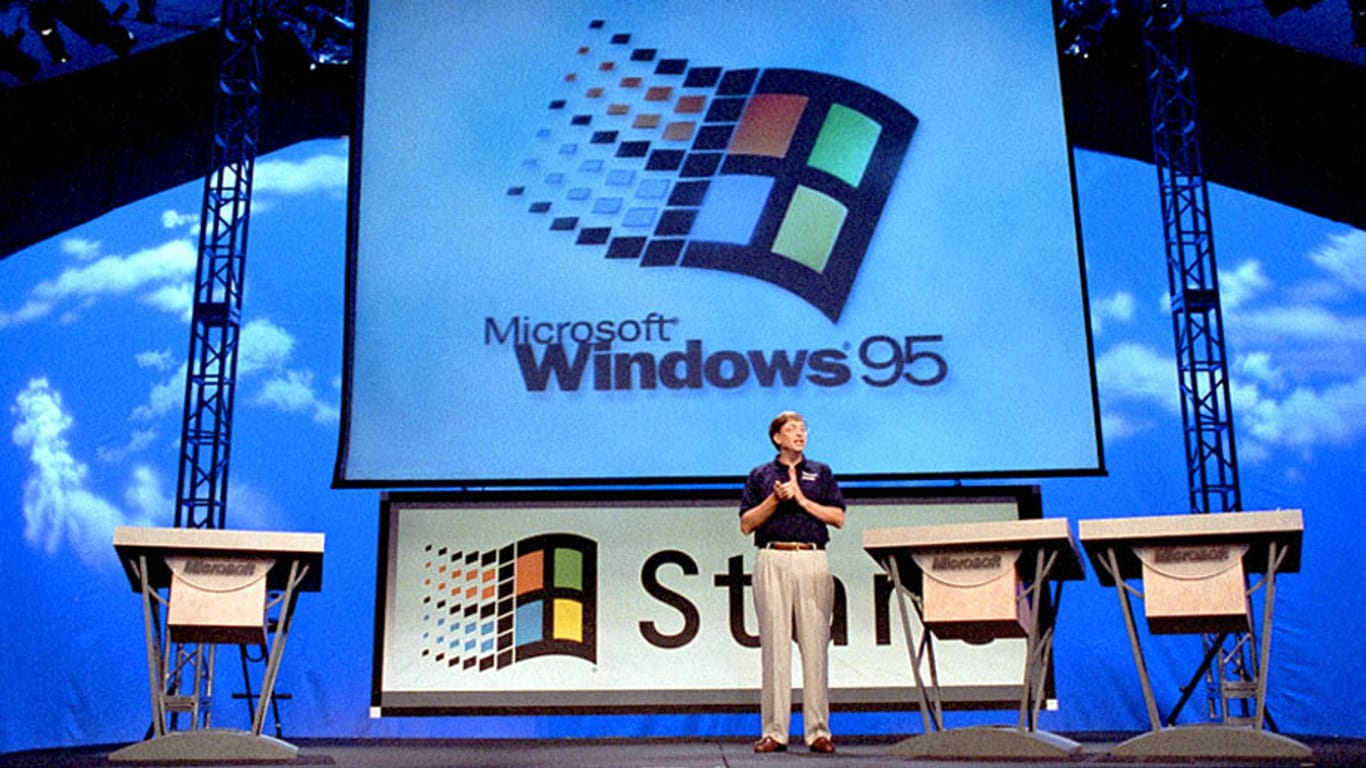 Am 24. August 1995 stellte Bill Gates in den USA das Betriebssystem Windows 95 vor.