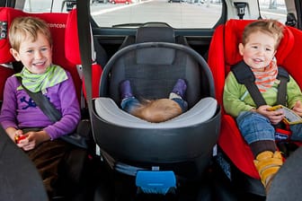 ADAC empfiehlt Familienautos: Hier ist Platz für drei Kindersitze auf der Rückbank.